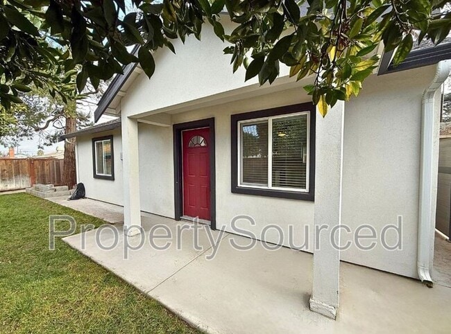 805 W Yosemite Ave in Manteca, CA - Building Photo - Building Photo