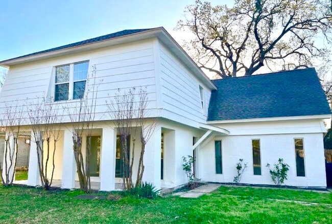 property at 5429 Prince Dr