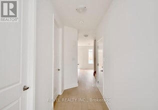 44 Barnyard Trl in Barrie, ON - Building Photo - Building Photo