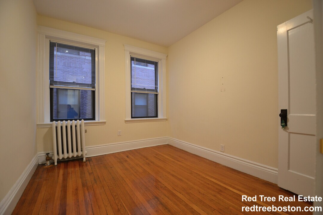 27 Park Dr in Boston, MA - Building Photo