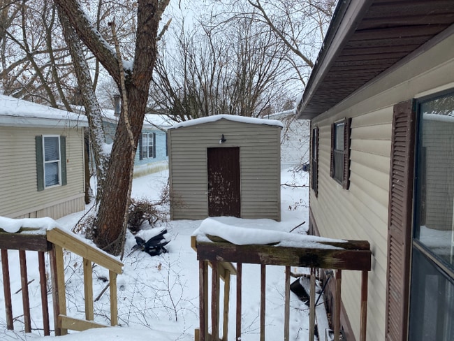 1914 Borman Ct, Unit 1020 in Milford, MI - Building Photo - Building Photo