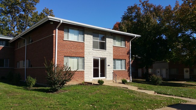 Indian Hills Apartments in St. Louis, MO - Building Photo - Building Photo