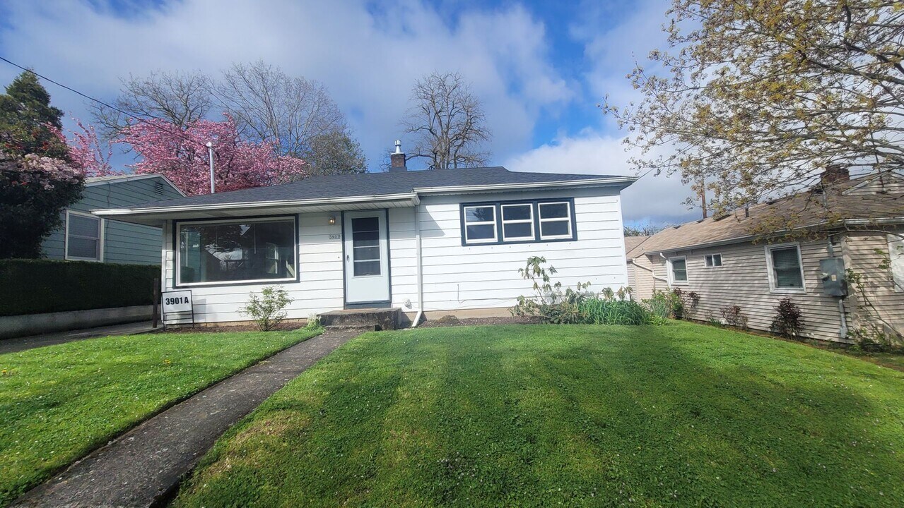 3901 SE 49th Ave in Portland, OR - Building Photo