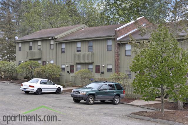 Falconridge Apartments in Manchester, CT - Building Photo - Building Photo