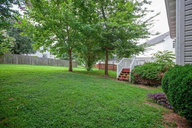 2000 Upland Dr in Franklin, TN - Foto de edificio - Building Photo