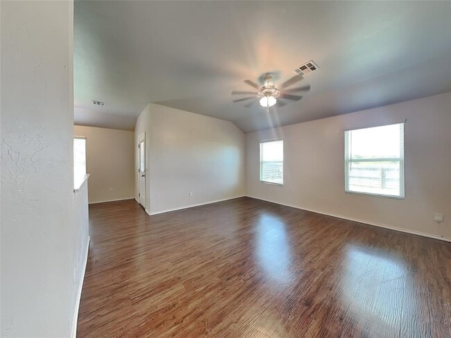 2045 W Hunters Springs Way in Mustang, OK - Foto de edificio - Building Photo