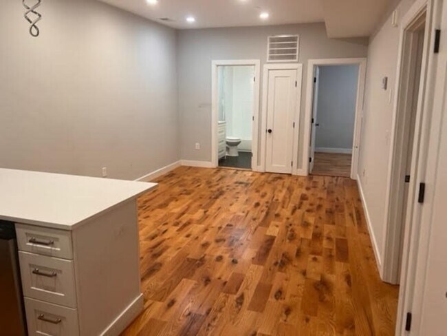 283 Chelsea St, Unit 2 in Boston, MA - Foto de edificio - Building Photo