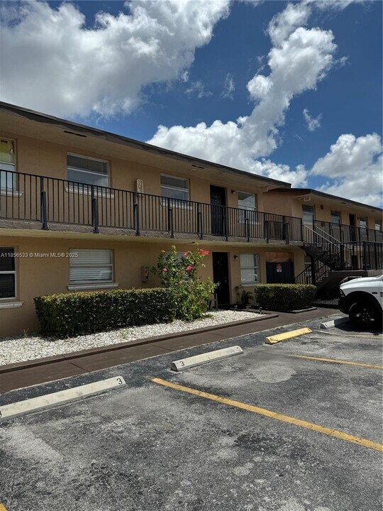 5491 W 24th Ave in Hialeah, FL - Building Photo
