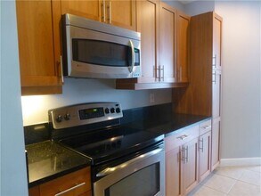 407 Olssen Ave in Fort Lauderdale, FL - Building Photo - Building Photo