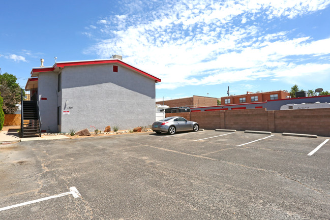 1816 Buena Vista Dr SE in Albuquerque, NM - Building Photo - Building Photo