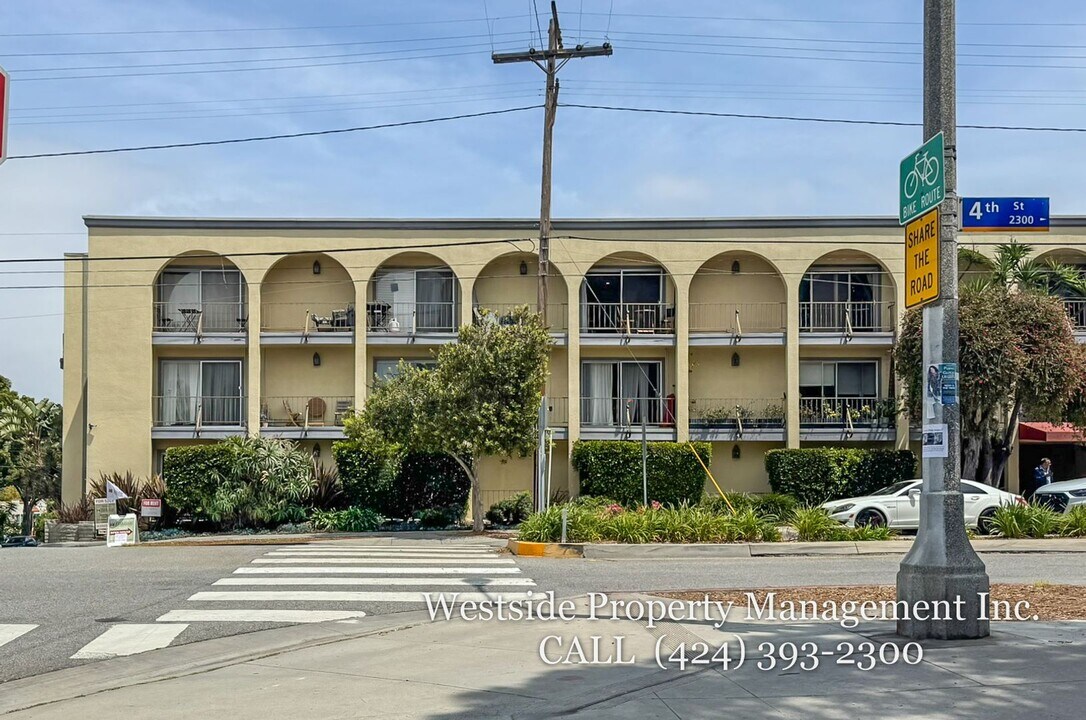 2311 4th St in Santa Monica, CA - Building Photo