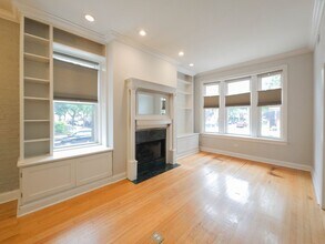 3852 N Southport Ave, Unit 3856-1 in Chicago, IL - Building Photo - Building Photo