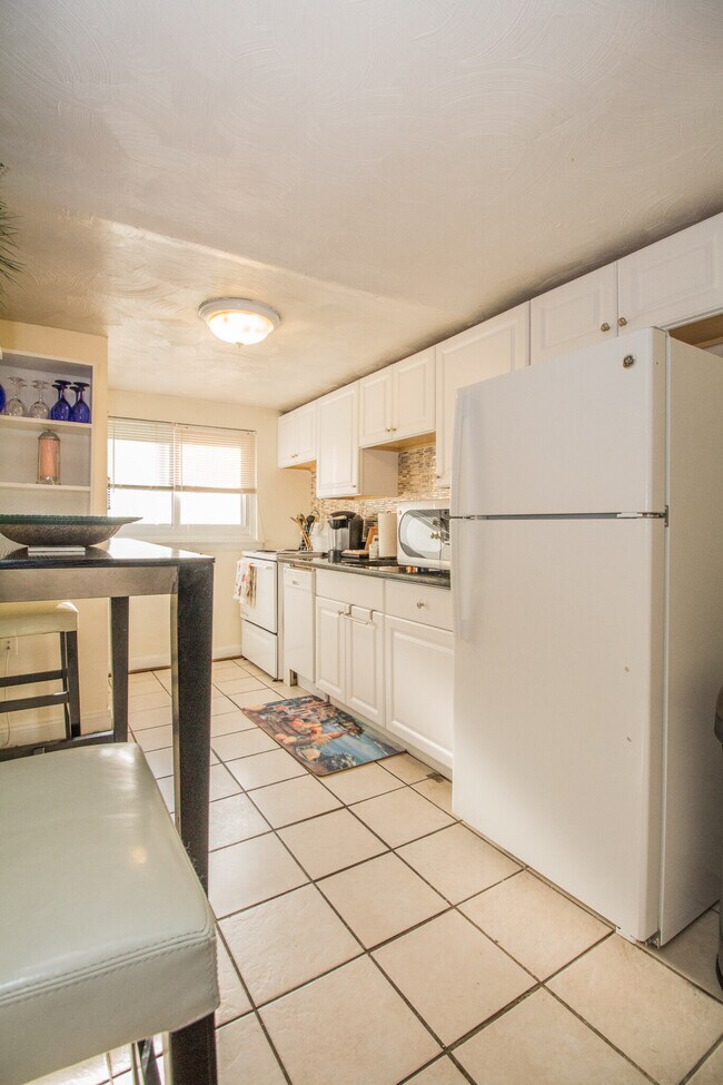 79 Chestnut St, Unit 1B in Brookline, MA - Foto de edificio - Building Photo
