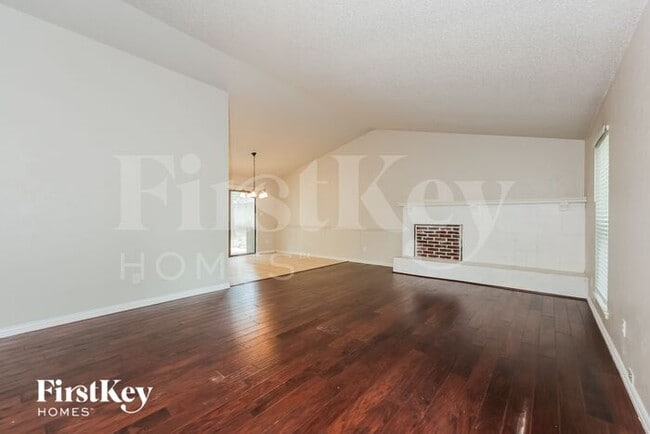 1800 Chittam Dr in Euless, TX - Building Photo - Building Photo