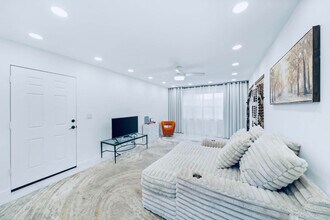 129 Lake Carol Dr in West Palm Beach, FL - Building Photo - Building Photo