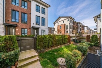 15898 27 Av in Surrey, BC - Building Photo - Building Photo