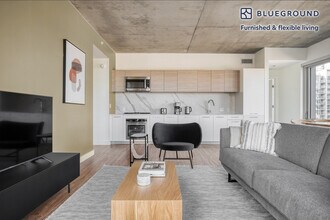165 N Desplaines St in Chicago, IL - Building Photo - Building Photo