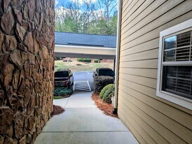 94 Glen Eagle Ct in Clayton, GA - Building Photo