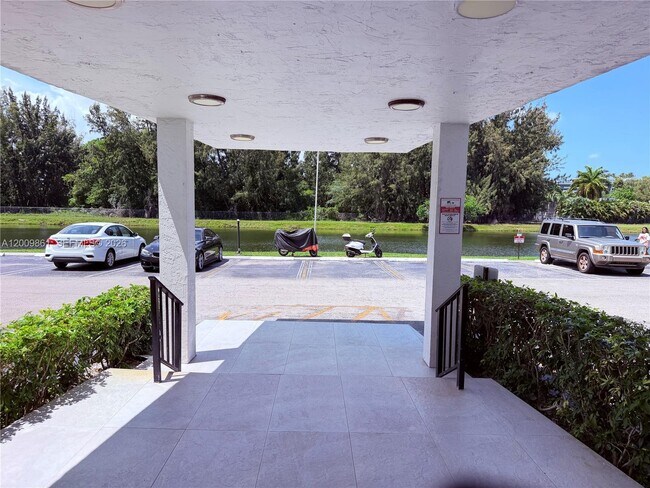16465 NE 22nd Ave in Miami, FL - Building Photo - Building Photo