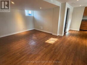 1002 Weston Rd in Toronto, ON - Building Photo - Building Photo