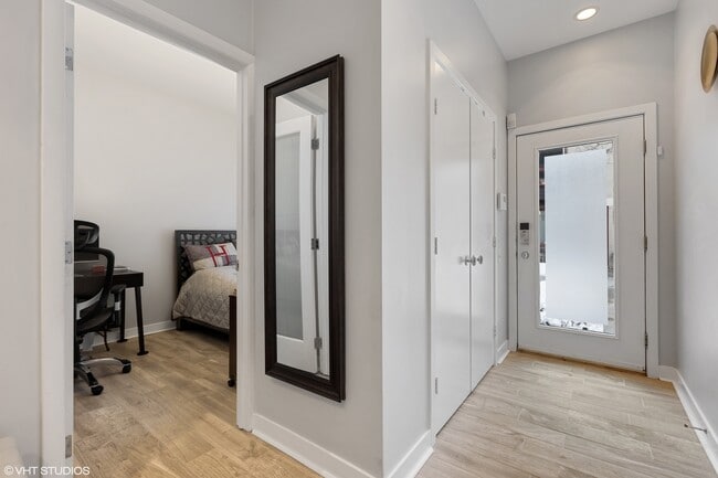 1240 W Cottage Pl in Chicago, IL - Building Photo - Building Photo