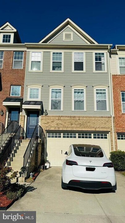 43410 Hopestone Terrace in Chantilly, VA - Building Photo