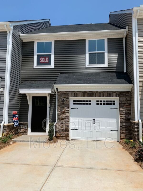 property at 10 Country Dale Dr