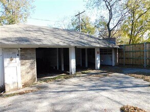 826 N Bishop Ave in Dallas, TX - Foto de edificio - Building Photo