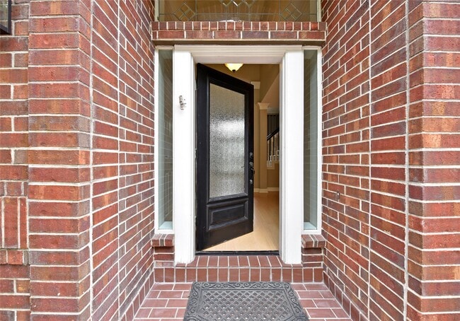 19810 Emerald Leaf Dr