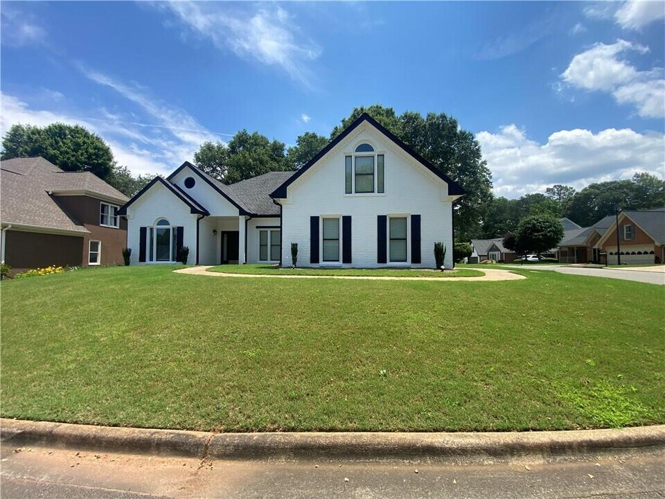 805 Doe Hill Ln in Roswell, GA - Building Photo