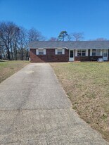 8457 Shawn Ridge Dr in Harrison, TN - Building Photo