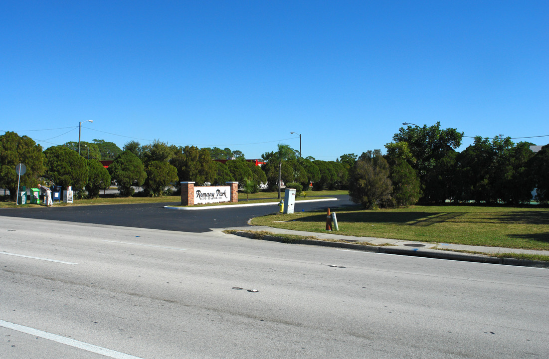 370 53rd Ave N in St. Petersburg, FL - Building Photo