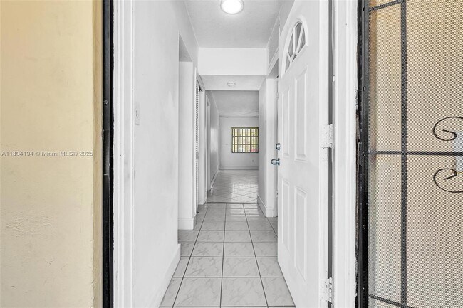 2820 NE 201st Terrace in Aventura, FL - Building Photo - Building Photo
