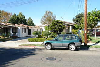 901 E Acacia Ave in Glendale, CA - Building Photo - Building Photo