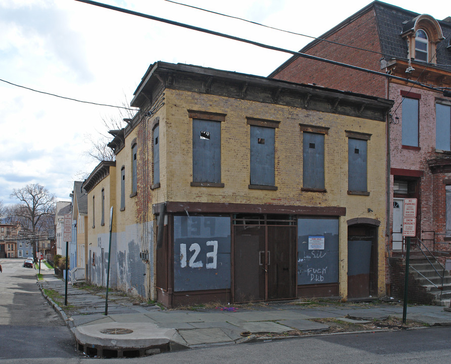 123 Lander St in Newburgh, NY - Building Photo