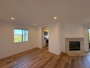 12270 Corte Sabio in San Diego, CA - Building Photo - Building Photo