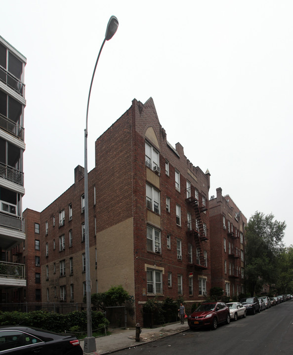 140-19 Beech Ave in Flushing, NY - Foto de edificio