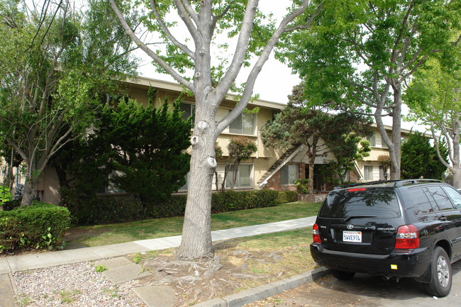 Normandy in El Cerrito, CA - Foto de edificio - Building Photo