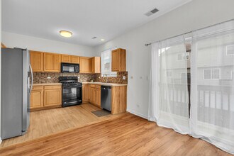 1084 Ellsworth Dr in Grayslake, IL - Building Photo - Building Photo