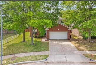 1801 Sharpsbury Dr in Euless, TX - Building Photo - Building Photo