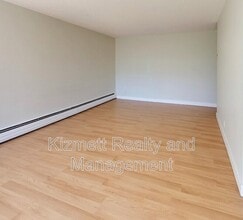 10135-10120 120 St NW in Edmonton, AB - Building Photo - Building Photo