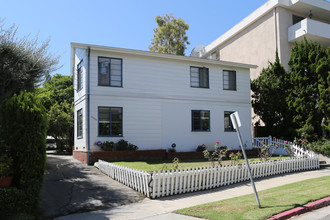 10638 Holman Ave in Los Angeles, CA - Building Photo - Primary Photo