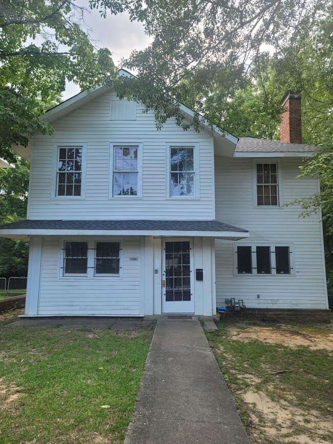 property at 2500 Preston St