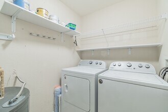 4170 Central Sarasota Pky, Unit 417 in Sarasota, FL - Foto de edificio - Building Photo