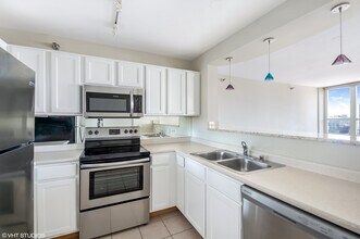 345 N La Salle Dr, Unit 2602 in Chicago, IL - Building Photo - Building Photo