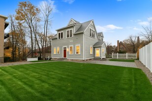 14 Newell Rd, Unit 14 in Brookline, MA - Building Photo