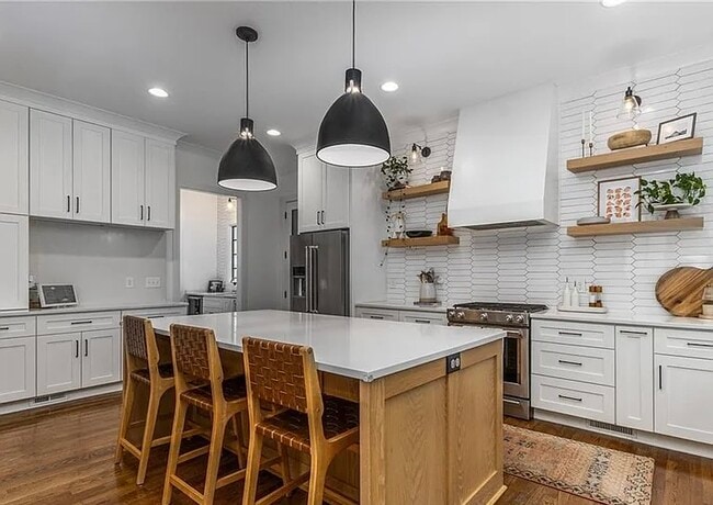 property at 2571 Temple Johnson Rd SW