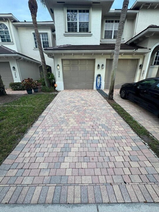 6421 Bella Cir in Boynton Beach, FL - Foto de edificio