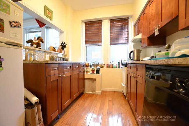 2003 Commonwealth Ave in Boston, MA - Building Photo - Building Photo