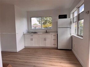 481 E 31st St in Hialeah, FL - Foto de edificio - Building Photo